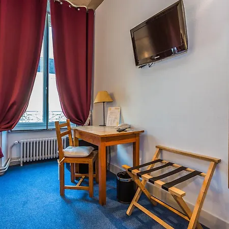 Adour Hotel 2*