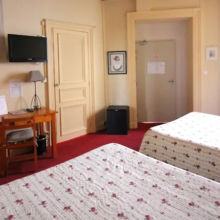 Adour Hotel 2*
