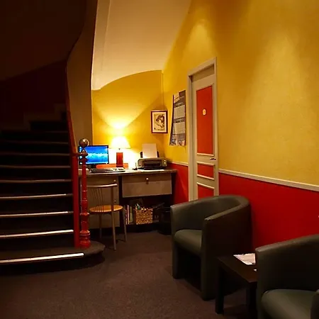 Fasthotel Pau-centre Adour מלון