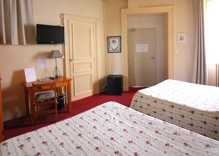 Adour Hotel 2*