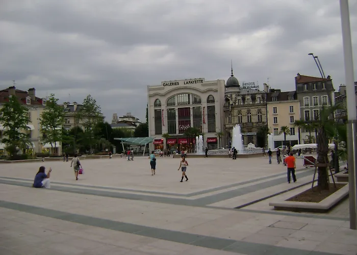 Hotel Fasthotel Pau-centre Adour 2*